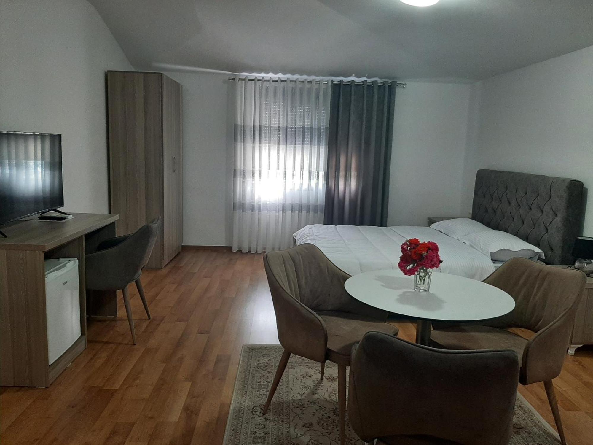 Hotel Vila Arbri Berat Oda fotoğraf